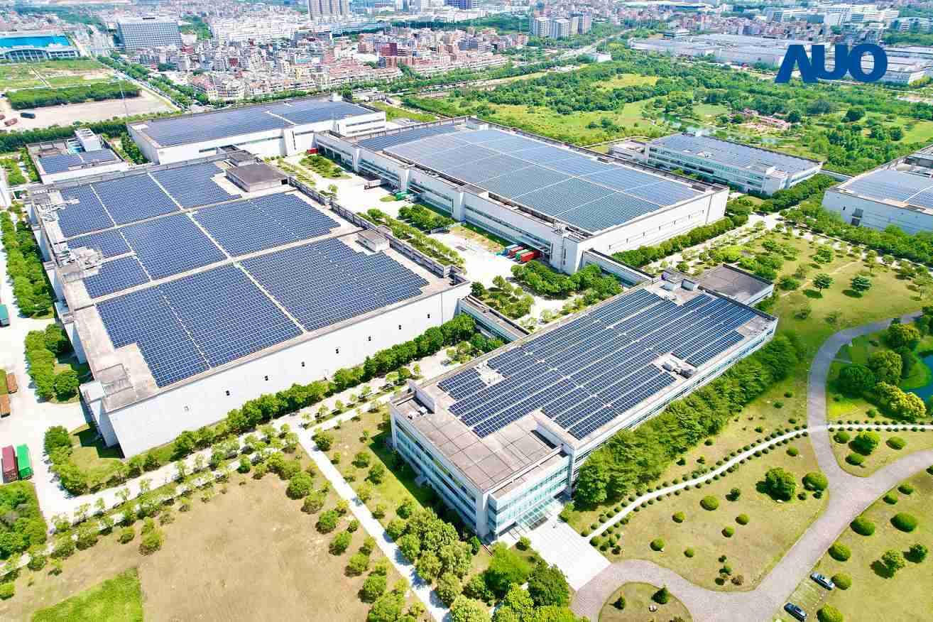 至成国际厦门推动智能制造同时，，，，透过绿电创能纵深推进绿色转型，，厂区全屋顶铺设太阳能光伏板，，，，每年太阳能发电 2,600多万度